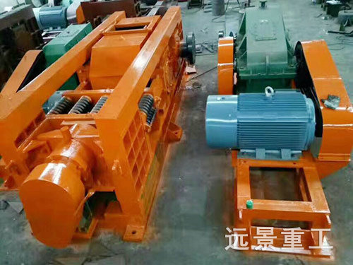 對(duì)輥式制砂機(jī)3